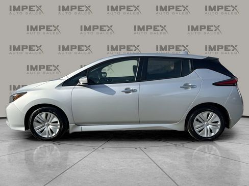 Used 2023 Nissan Leaf S image 2