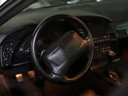 Used 1995 Chevrolet Corvette Coupe image 32