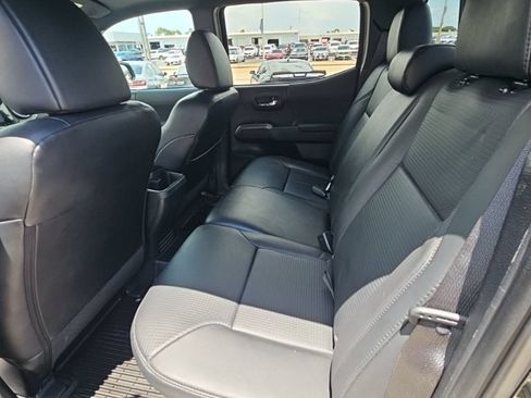 Used 2019 Toyota Tacoma TRD Sport w/ TRD Premium Sport Package AWD/4WD image 20