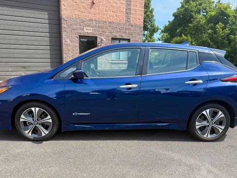 Used 2018 Nissan Leaf SV w/ SV Technology Package FWD image 8