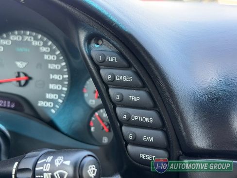 Used 2001 Chevrolet Corvette Convertible w/ Preferred Equipment Group1 RWD image 31