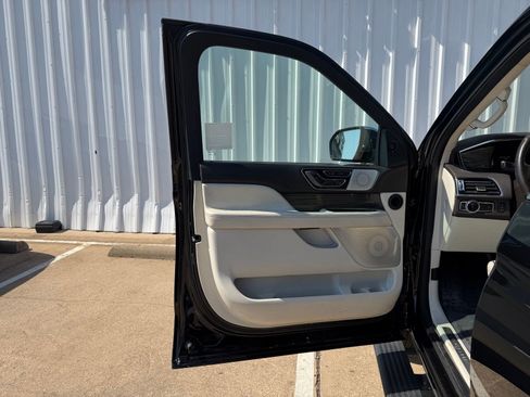 Used 2019 Lincoln Navigator L Black Label w/ Cargo Package AWD/4WD image 19
