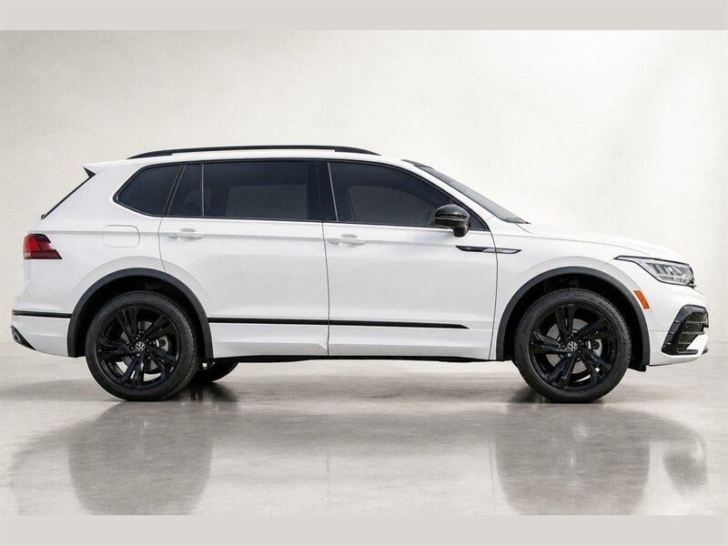 Used 2023 Volkswagen Tiguan SE R-Line FWD image 5