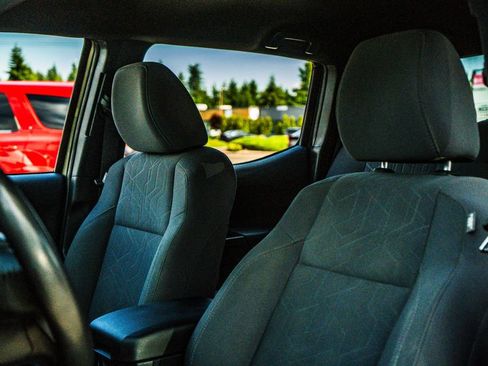 Used 2019 Toyota Tacoma TRD Off-Road AWD/4WD image 24