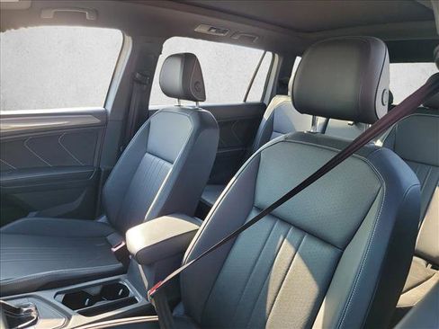 Used 2023 Volkswagen Tiguan SE R-Line image 13