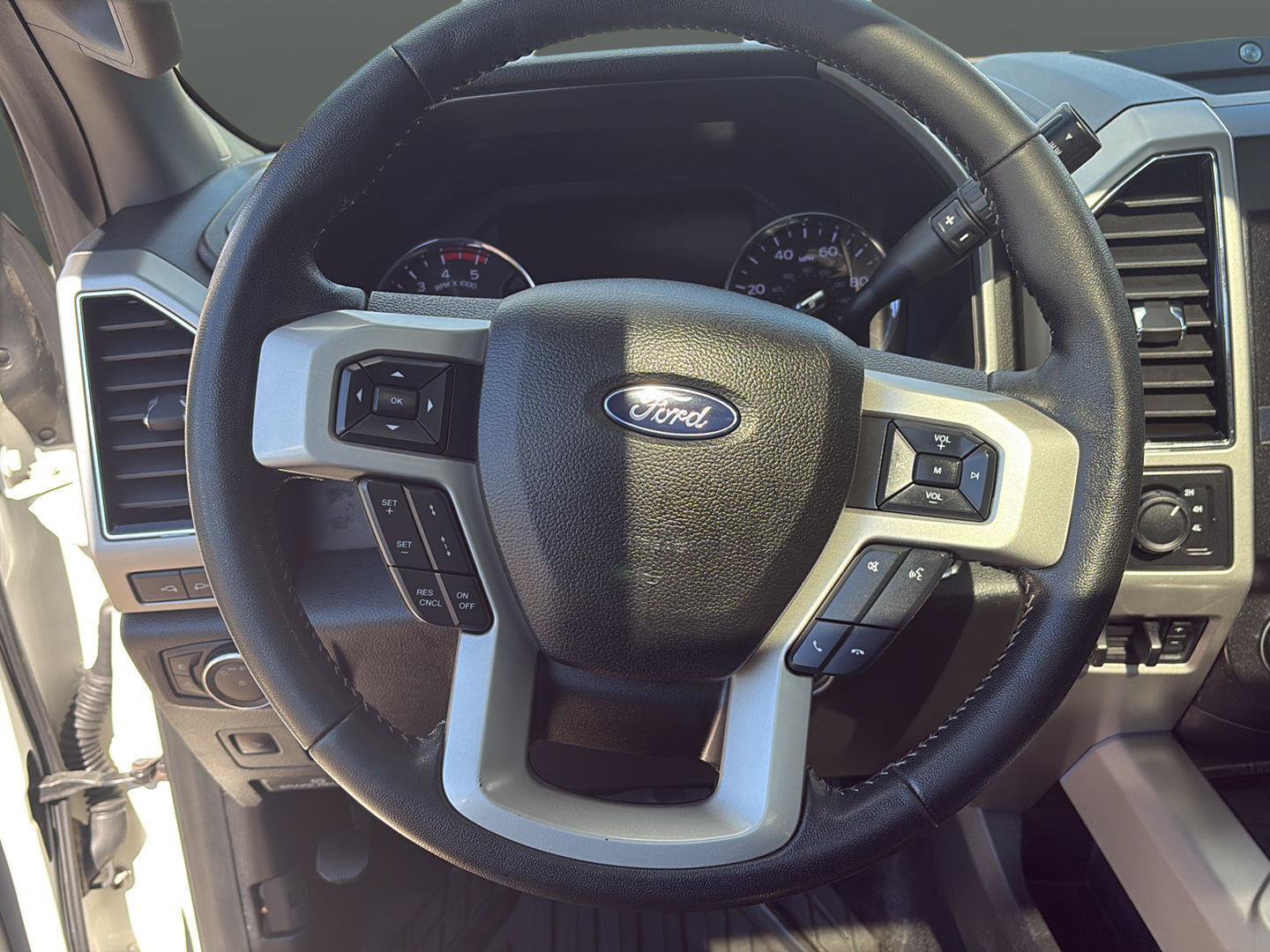 Used 2020 Ford F350 Lariat AWD/4WD image 13