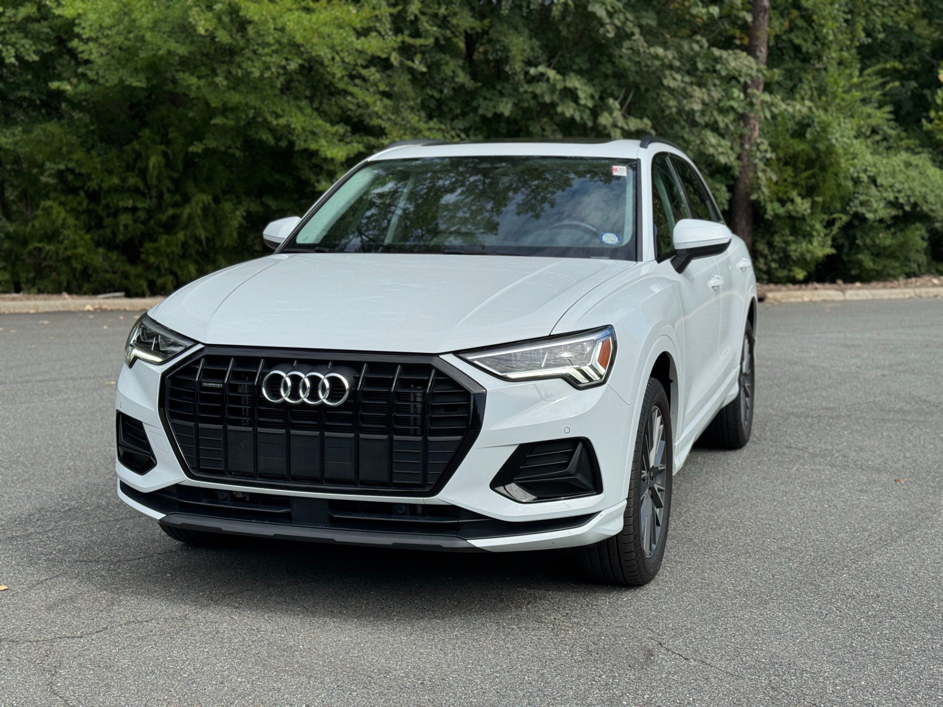 Used 2023 Audi Q3 2.0T Premium w/ Convenience Package AWD/4WD image 3