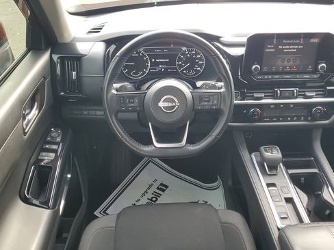 Used 2022 Nissan Pathfinder SV image 16