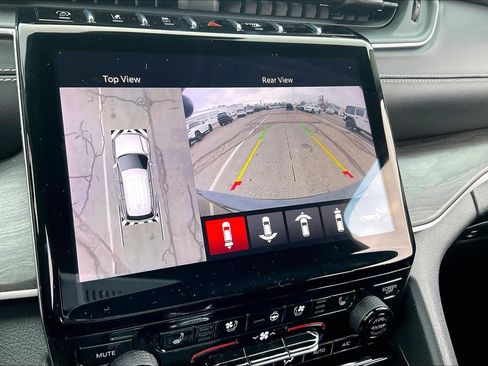 Used 2024 Jeep Grand Cherokee L Limited w/ Luxury Tech Group II image 19