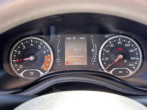 Used 2023 Jeep Renegade Latitude AWD/4WD image 10