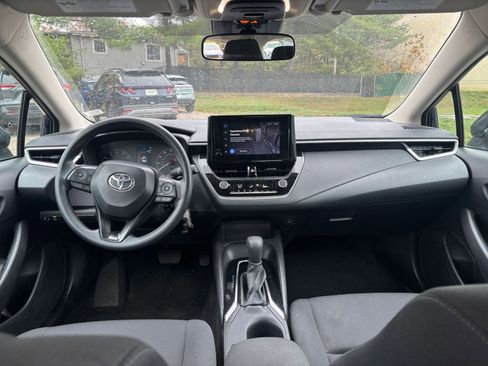 Used 2025 Toyota Corolla LE image 31