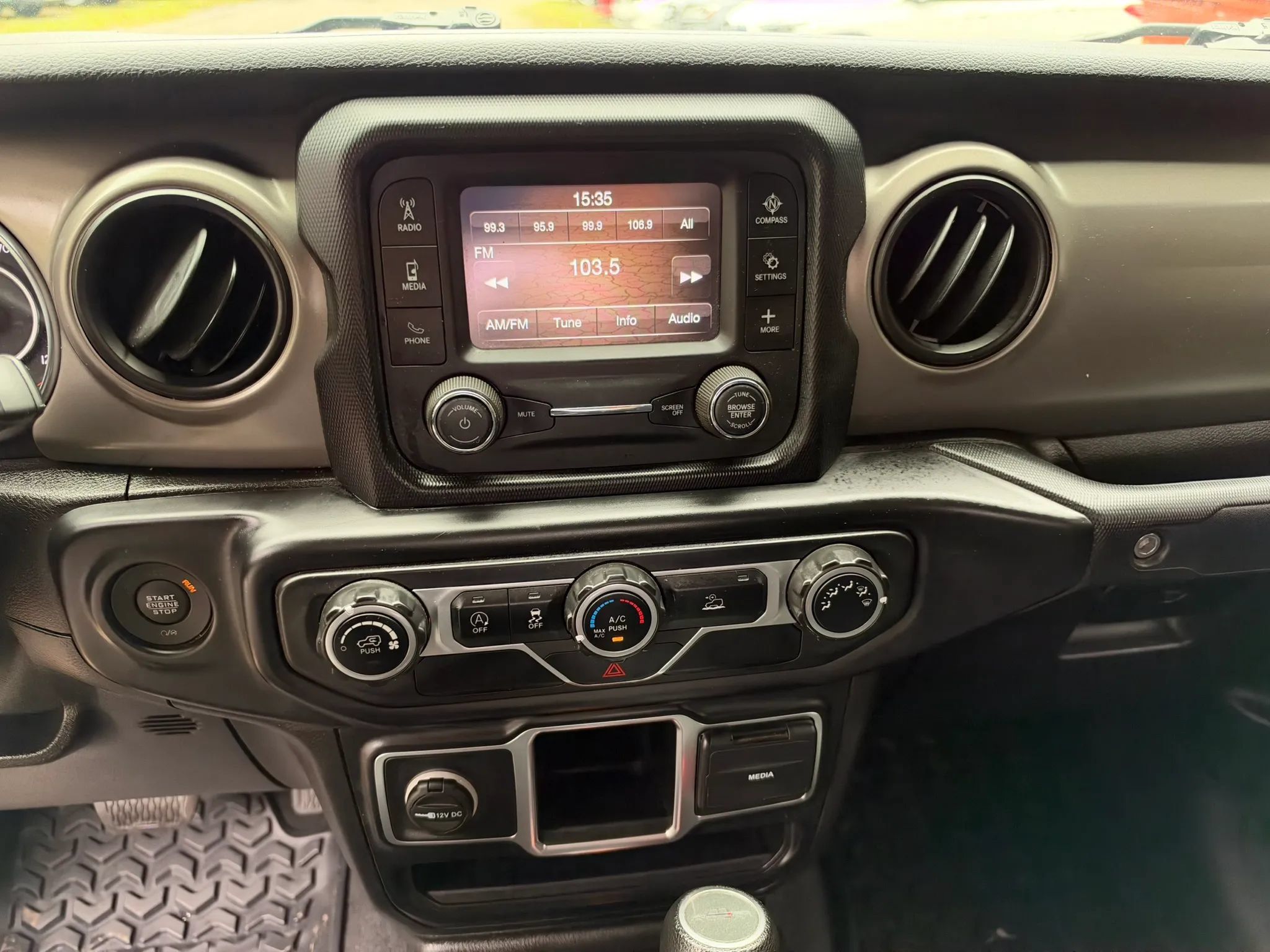 Used 2021 Jeep Gladiator Sport AWD/4WD image 17