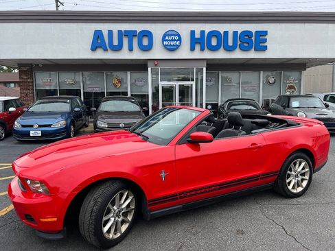 Used 2011 Ford Mustang Premium w/ 202A Rapid Spec Order Code RWD image 12