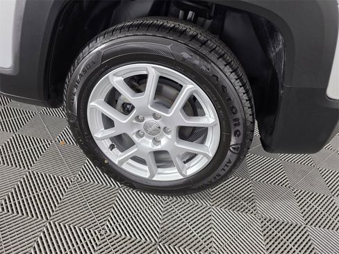 Certified 2019 Jeep Renegade Latitude image 18