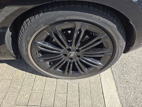 Certified 2023 Land Rover Range Rover SE image 9