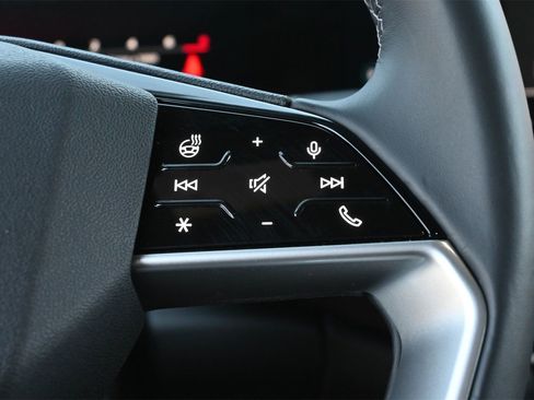 Used 2025 Audi Q5 Premium w/ Convenience Package image 7