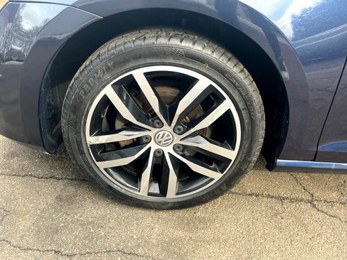 Used 2016 Volkswagen Golf Limited Edition image 14