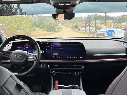 Used 2024 Chevrolet Traverse RS image 33