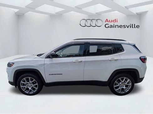 Used 2022 Jeep Compass Latitude w/ Sun and Sound Group AWD/4WD image 10