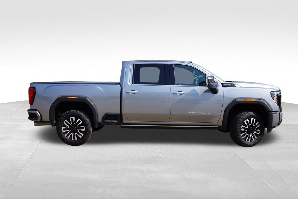 Certified 2025 GMC Sierra 3500 Denali Ultimate AWD/4WD image 3