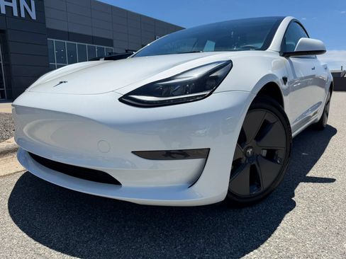 Used 2023 Tesla Model 3 Standard Range RWD image 1