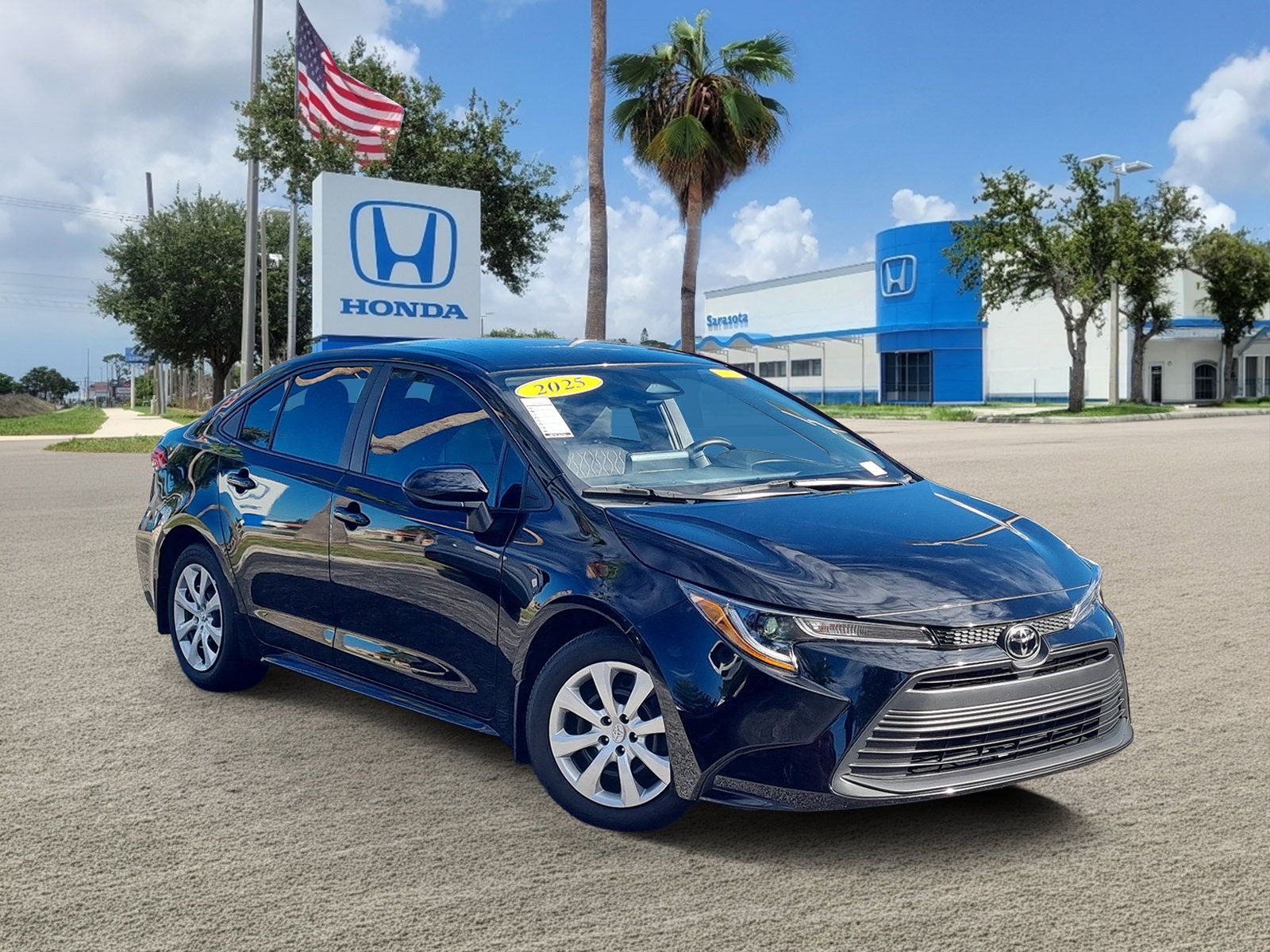 Used 2025 Toyota Corolla LE FWD image 1