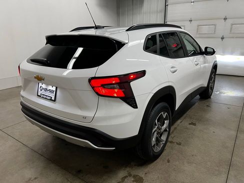 New 2026 Chevrolet Trax LT image 3