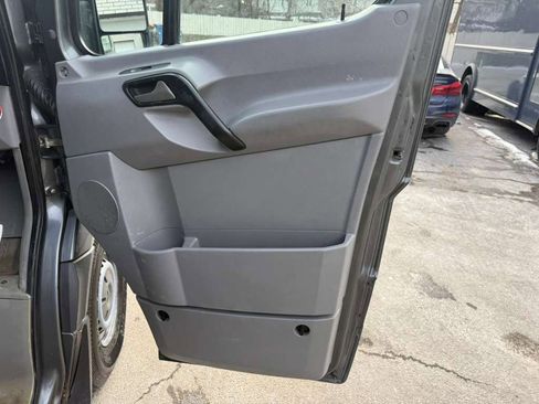 Used 2014 Mercedes-Benz Sprinter 2500 image 35