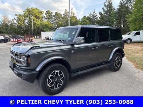 Used 2024 Ford Bronco Outer Banks image 3