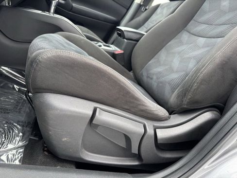 Used 2015 Nissan Rogue S image 8