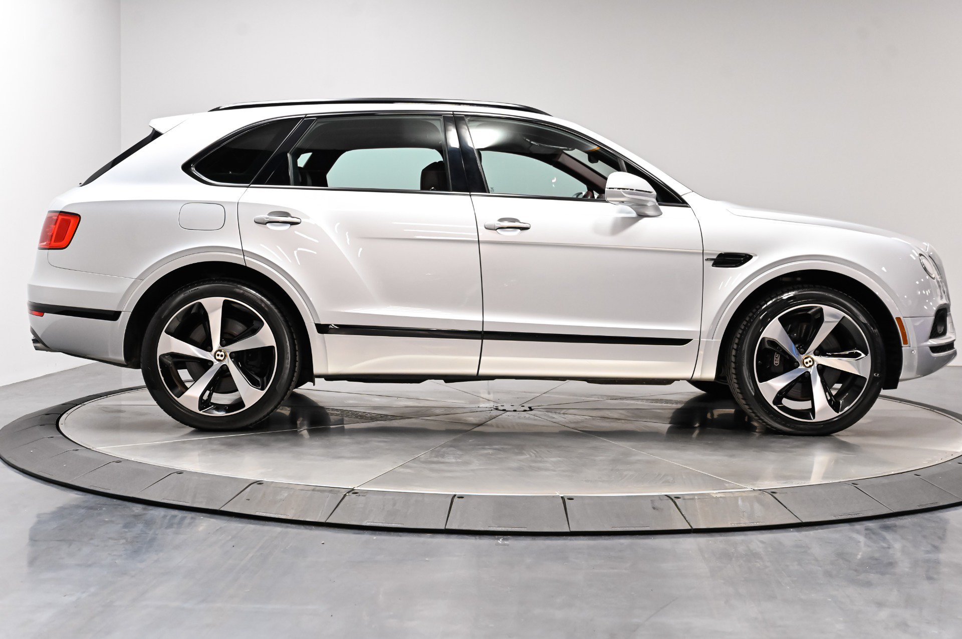 Used 2019 Bentley Bentayga AWD/4WD image 14
