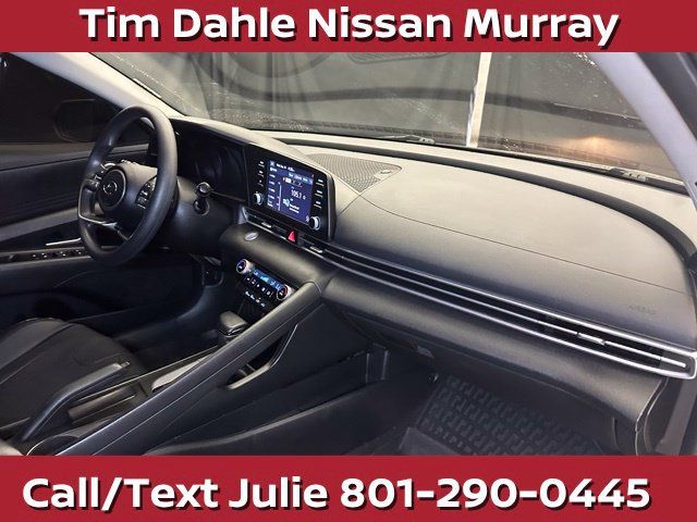 Used 2022 Hyundai Elantra SEL w/ Preferred Accessory Package FWD image 17