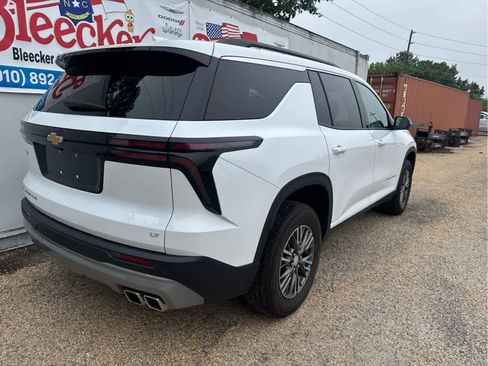 Used 2024 Chevrolet Traverse LT w/ Trailering Package AWD/4WD image 3