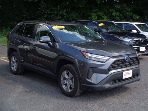 Used 2022 Toyota RAV4 XLE w/ Convenience Package AWD/4WD image 3