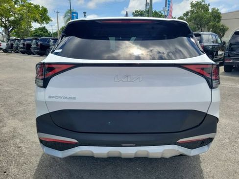 Used 2024 Kia Sportage EX FWD image 4