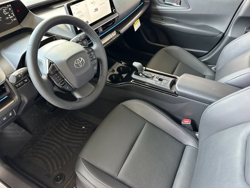 New 2026 Toyota Prius Plug-In Hybrid FWD image 9
