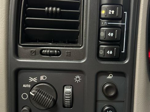 Used 2007 Chevrolet Silverado 2500 LT w/ Heavy-Duty Power Package AWD/4WD image 14