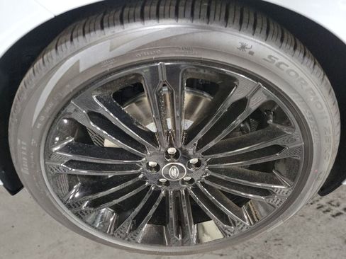 New 2026 Land Rover Range Rover Velar Dynamic SE image 9