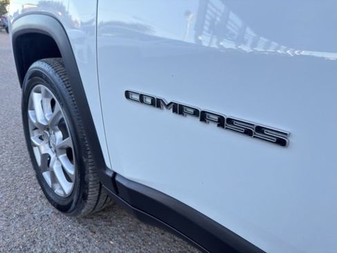 Used 2024 Jeep Compass Latitude w/ Sun and Sound Group image 28