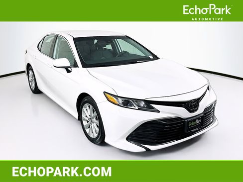 Used 2020 Toyota Camry LE image 1