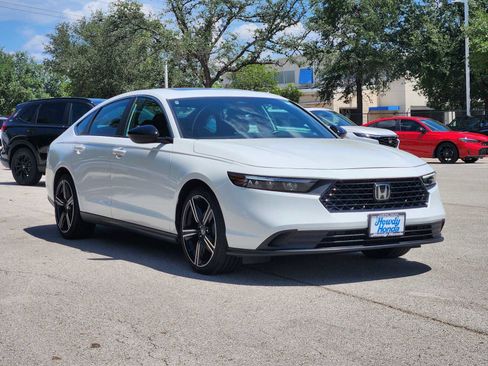 Used 2023 Honda Accord Sport image 3