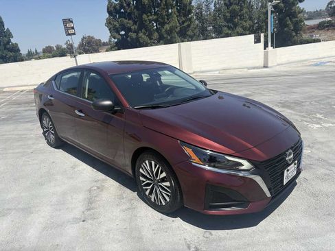 Used 2025 Nissan Altima 2.5 SV FWD image 37