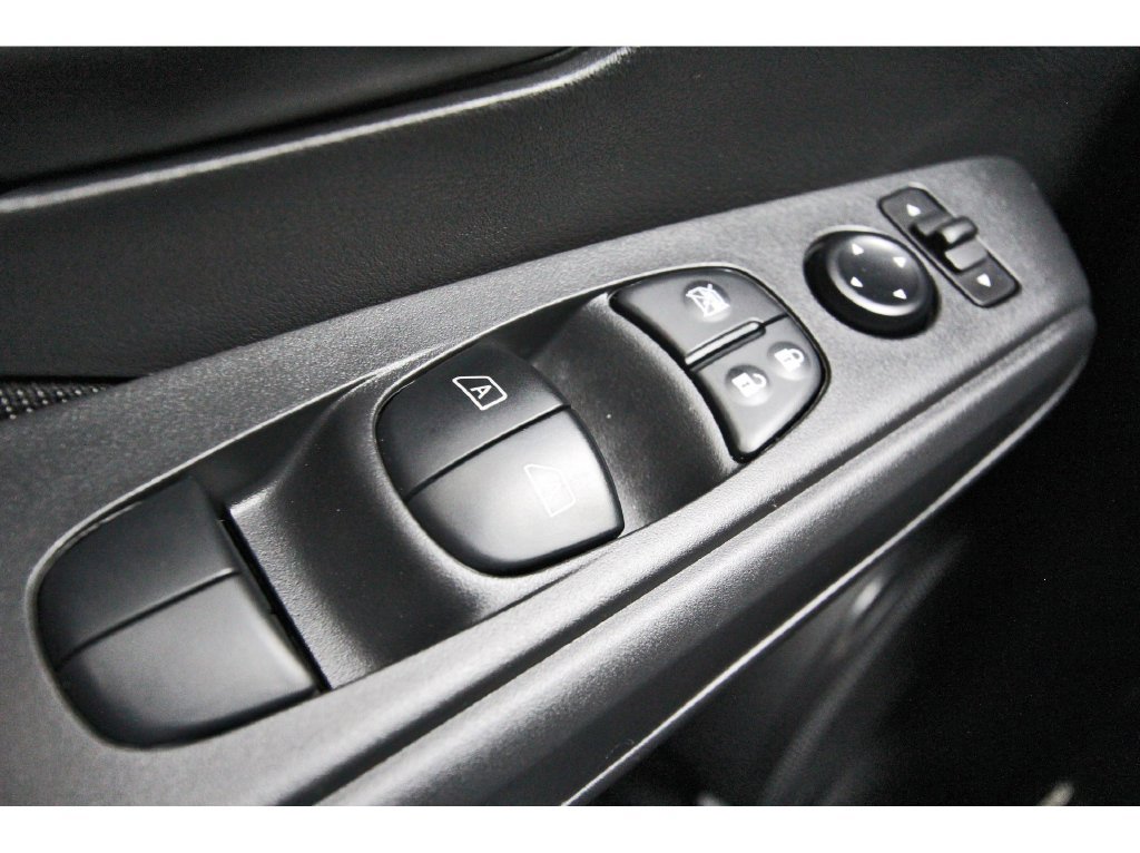 Certified 2025 Nissan Kicks Play S FWD image 19
