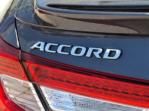 Used 2018 Honda Accord Touring image 30