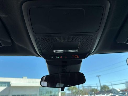 Used 2025 GMC Acadia Elevation image 27