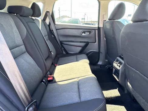 Used 2024 Nissan Rogue SV image 9