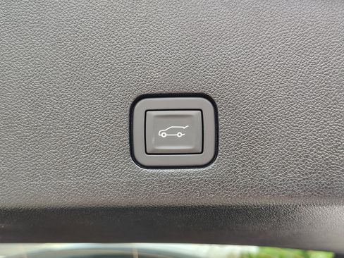 New 2025 Cadillac XT6 Luxury image 42