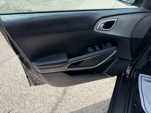Used 2021 Kia Soul LX image 19