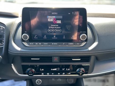 Used 2023 Nissan Rogue SV image 13