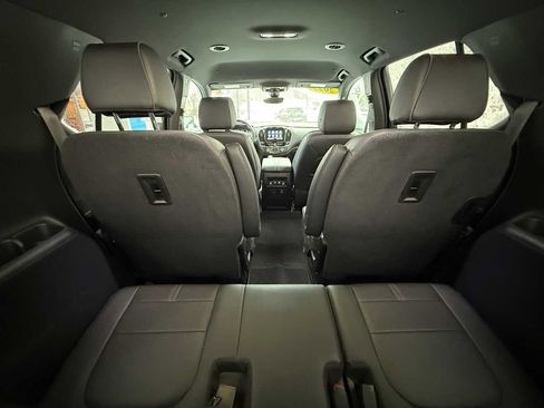 Used 2023 Chevrolet Traverse RS image 31